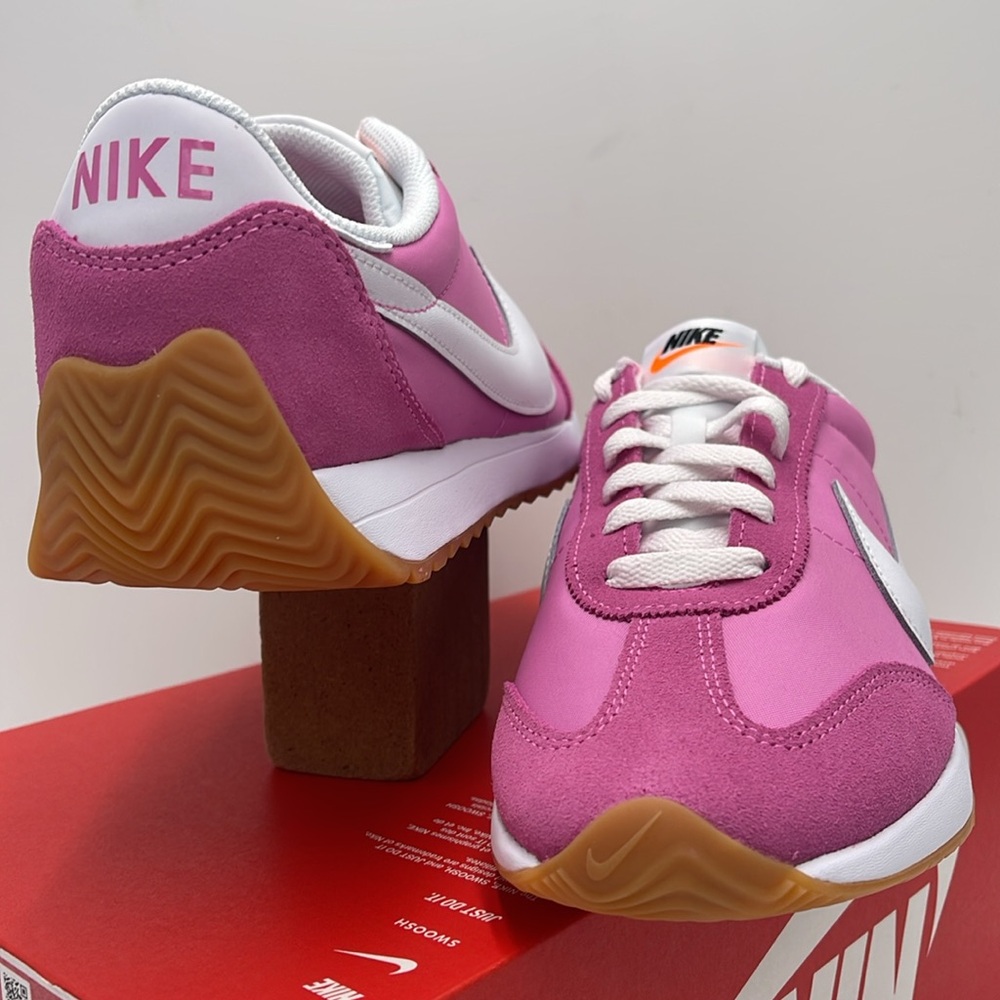 Nike WMNS Pacific
Playful Pink/Gum Light
Brown/Safety Orange/White
HM4771-602 - Picture 7 of 16